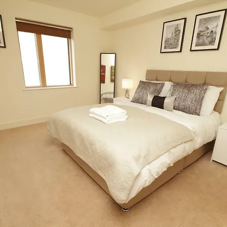 Best Location With Waterviews Apartment *